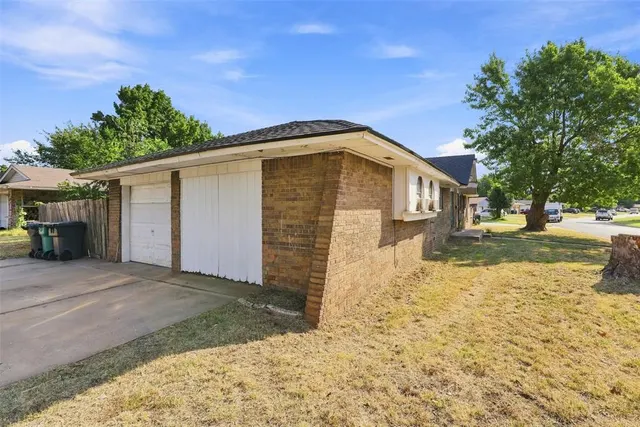 Photo 3 — 7449 NW 6th Terrace, Oklahoma City, OK 73127