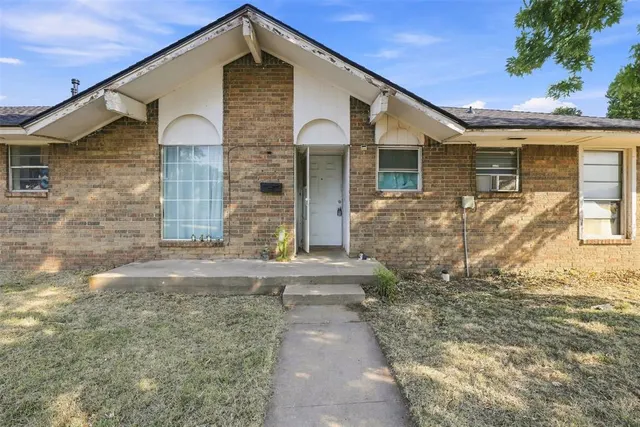 Photo 4 — 7449 NW 6th Terrace, Oklahoma City, OK 73127