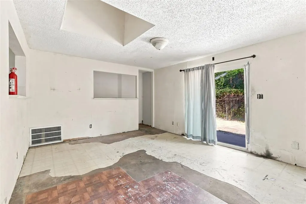 Photo 11 — 7449 NW 6th Terrace, Oklahoma City, OK 73127