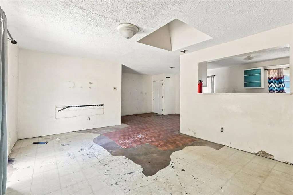 Photo 12 — 7449 NW 6th Terrace, Oklahoma City, OK 73127