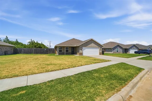 Photo 4 — 1513 Avalon Drive, Altus, OK 73521