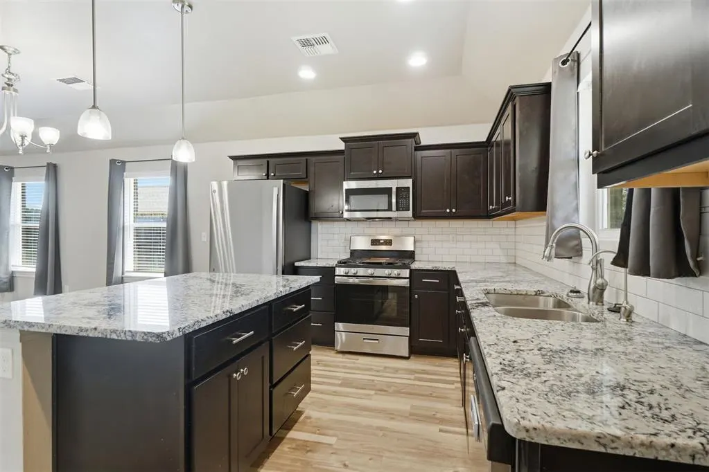 Photo 16 — 1513 Avalon Drive, Altus, OK 73521