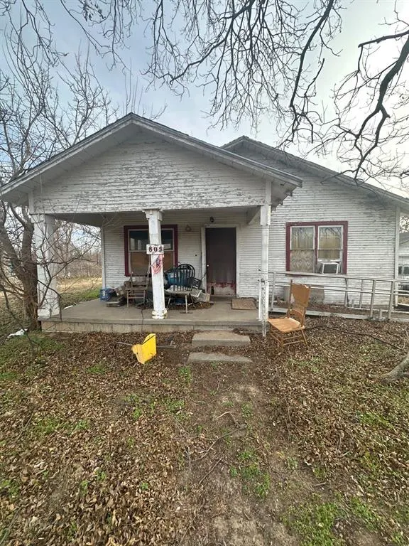 Front exterior — 805 S Market Avenue, Shawnee, OK 74801