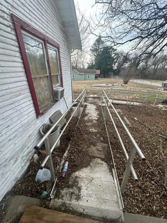 Photo 2 — 805 S Market Avenue, Shawnee, OK 74801