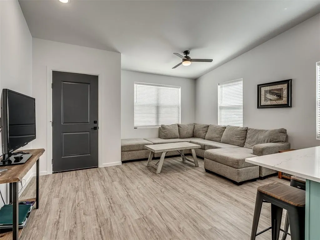 Photo 4 — 1100 E Hurd Street, Edmond, OK 73034
