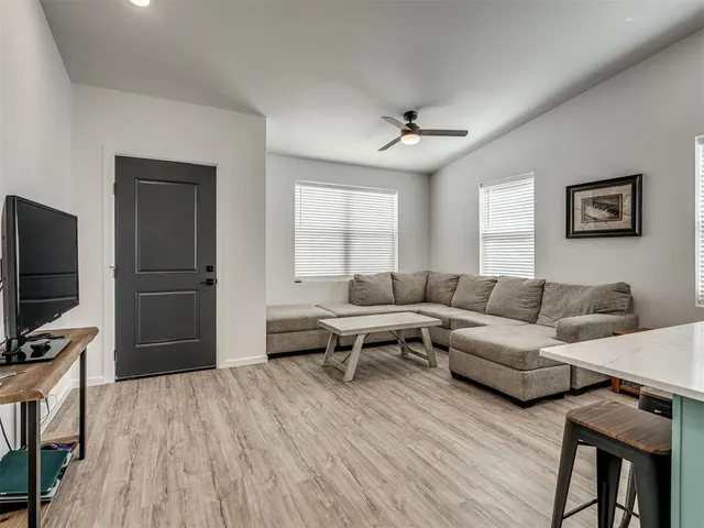 Photo 4 — 1100 E Hurd Street, Edmond, OK 73034