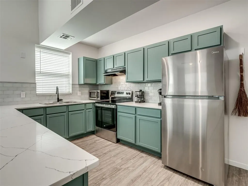 Photo 9 — 1100 E Hurd Street, Edmond, OK 73034