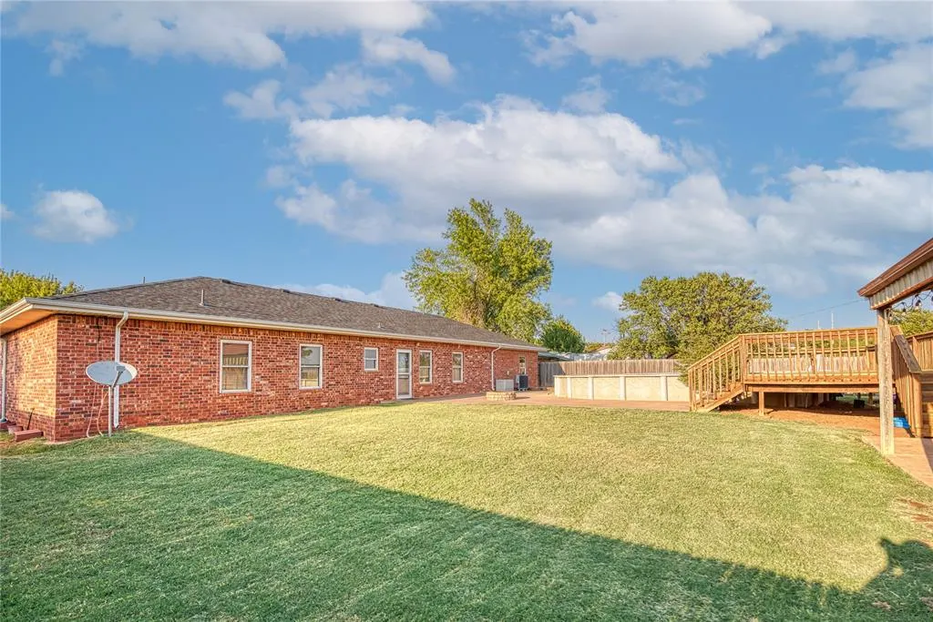 Photo 2 — 200 E Tenth Street, Leedey, OK 73654