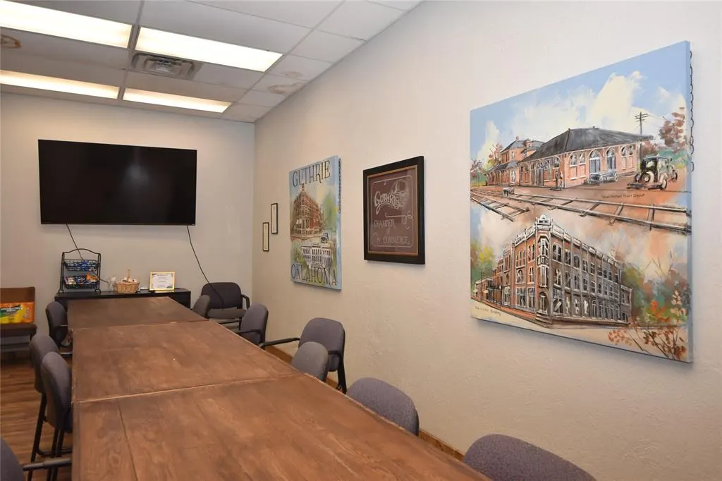Photo 4 — 113 W Oklahoma Avenue, Guthrie, OK 73044