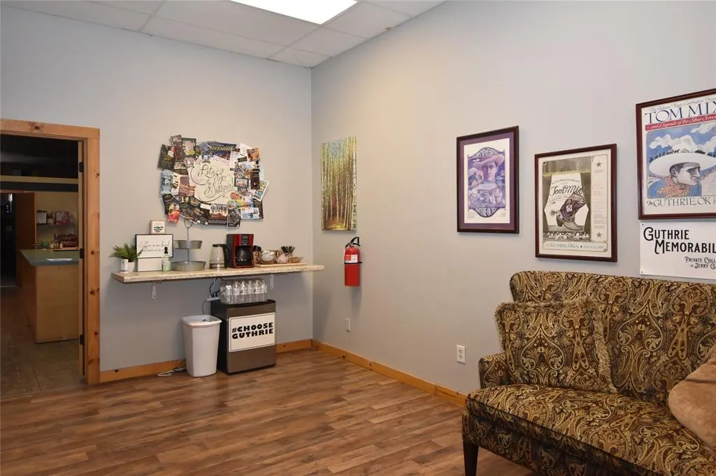 Photo 5 — 113 W Oklahoma Avenue, Guthrie, OK 73044