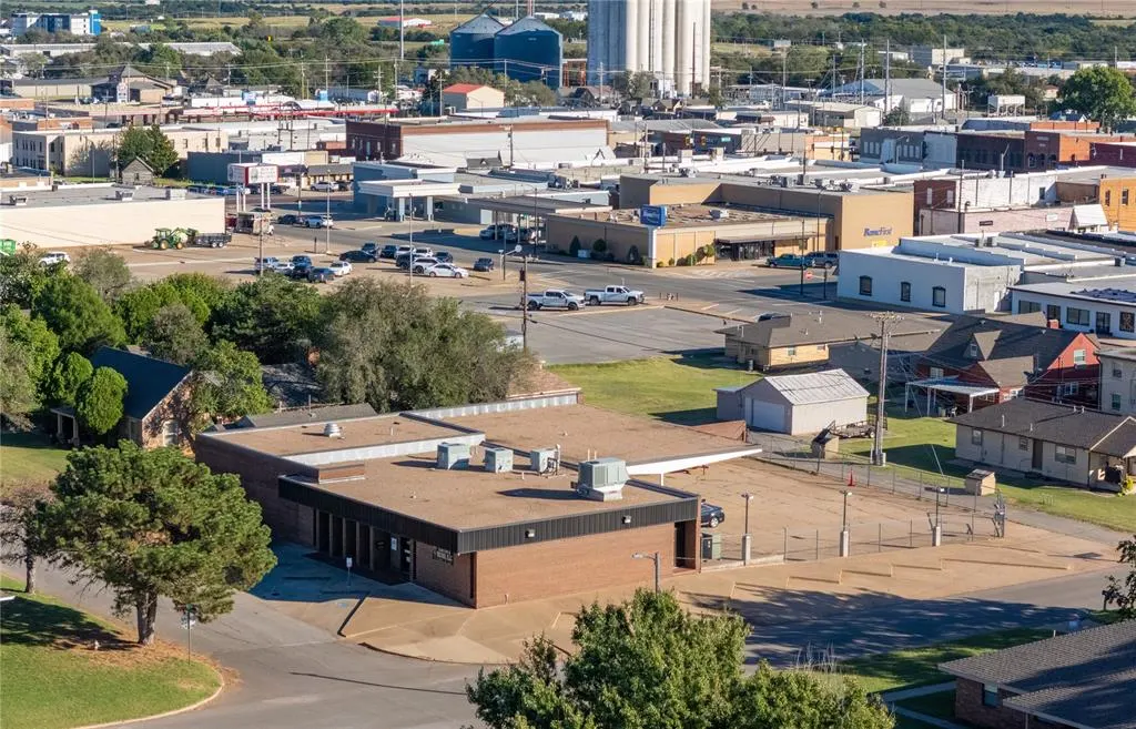 Photo 3 — 222 W Tom Stafford Street, Weatherford, OK 73096