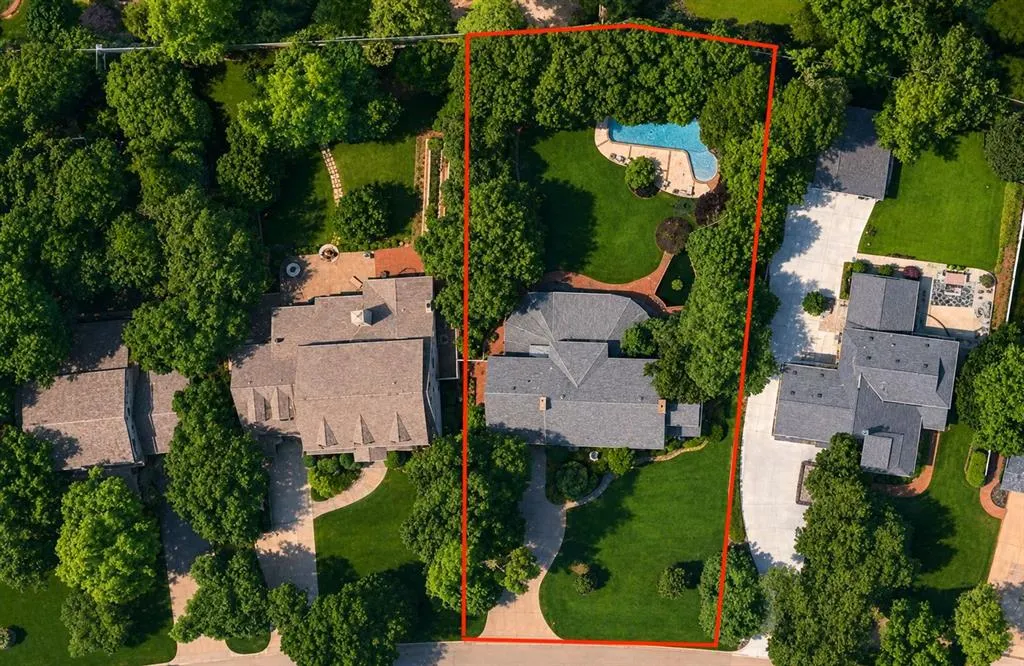 Photo 2 — 1907 Huntington Avenue, Nichols Hills, OK 73116