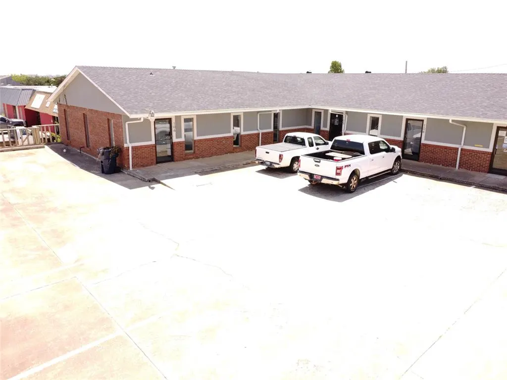 Photo 2 — 7030 W Wilshire Boulevard, Oklahoma City, OK 73132