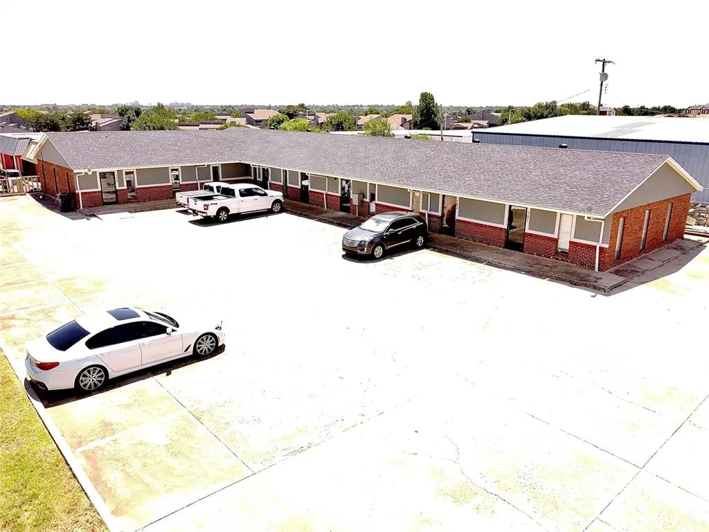 Photo 4 — 7030 W Wilshire Boulevard, Oklahoma City, OK 73132