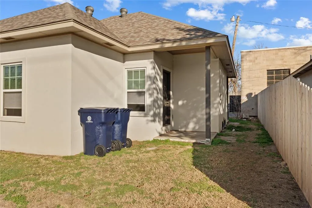 Photo 3 — 1326 NW 6th Street 1326 and 1328, Oklahoma City, OK 73106
