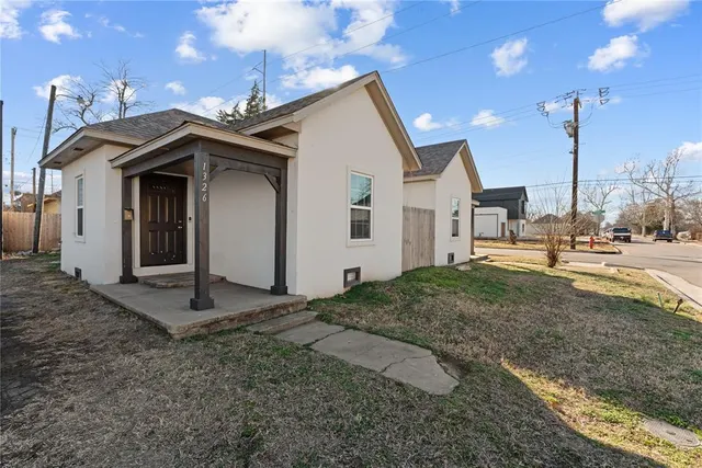 Photo 4 — 1326 NW 6th Street 1326 and 1328, Oklahoma City, OK 73106