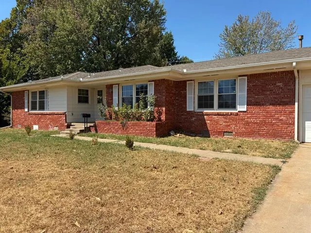Photo 2 — 3113 Mockingbird Lane, Oklahoma City, OK 73110