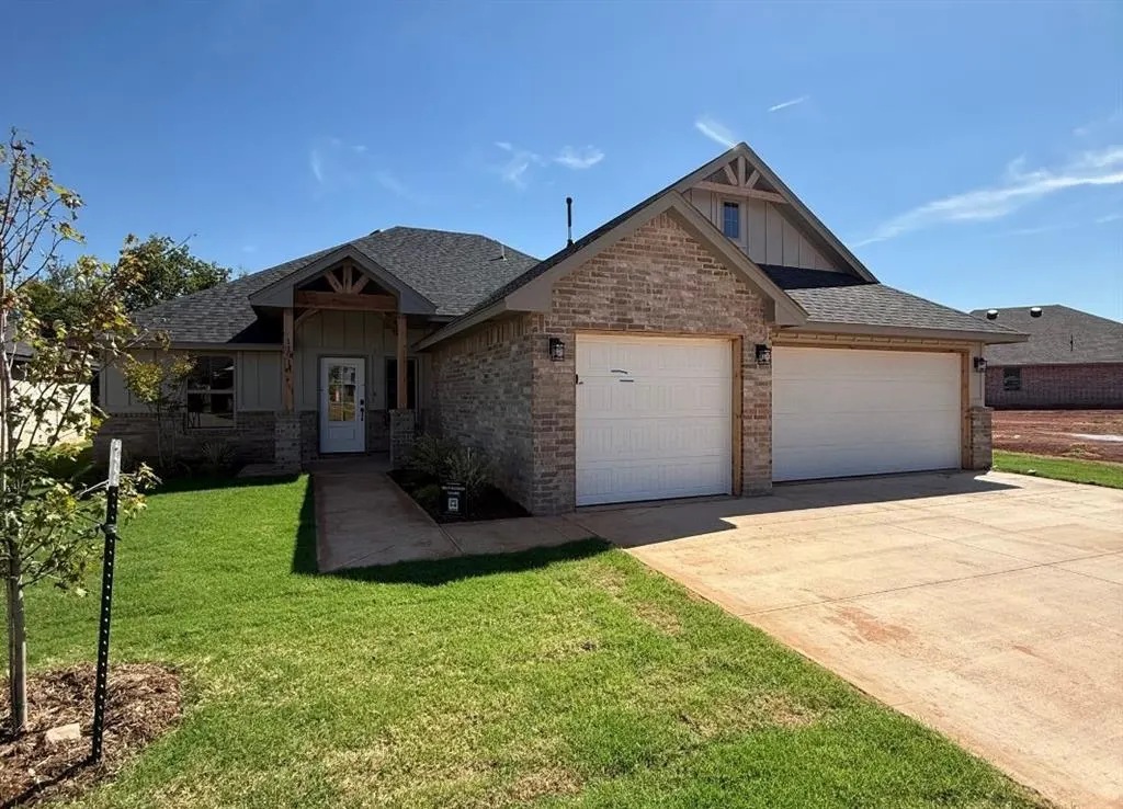 Front exterior — 11916 Rockbed Drive, Yukon, OK 73099