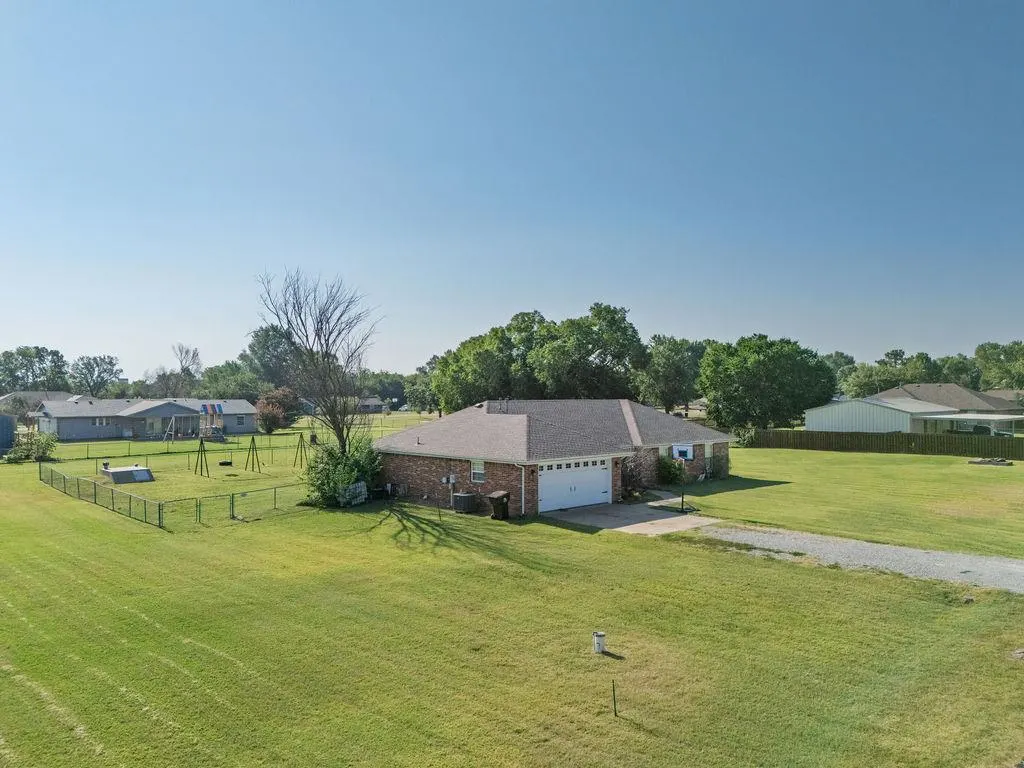Photo 4 — 5505 Capricorn, Shawnee, OK 74804