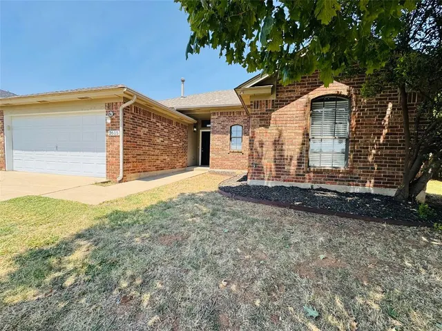 Photo 2 — 2605 NW 162nd Street, Edmond, OK 73013