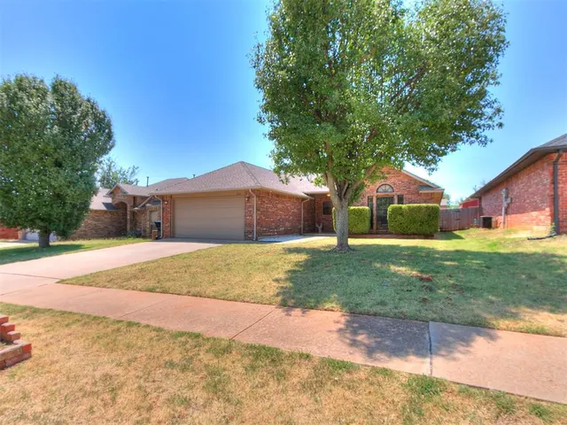 Photo 2 — 12524 SW 13th Street, Yukon, OK 73099