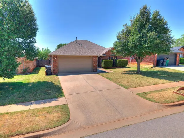 Photo 4 — 12524 SW 13th Street, Yukon, OK 73099