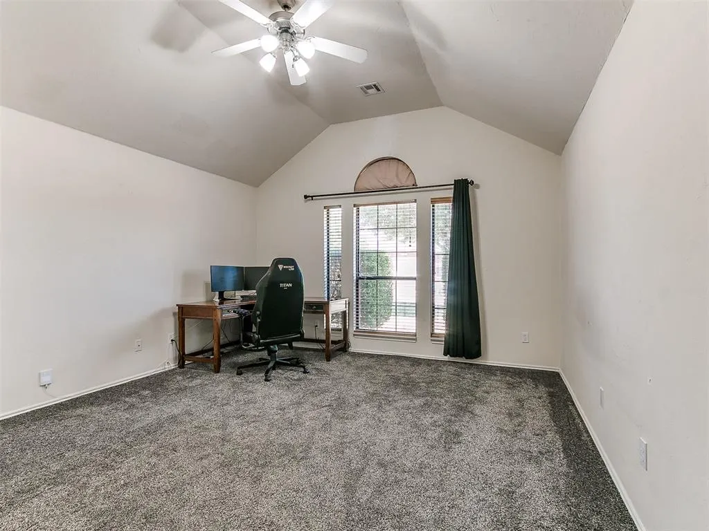 Photo 9 — 12524 SW 13th Street, Yukon, OK 73099