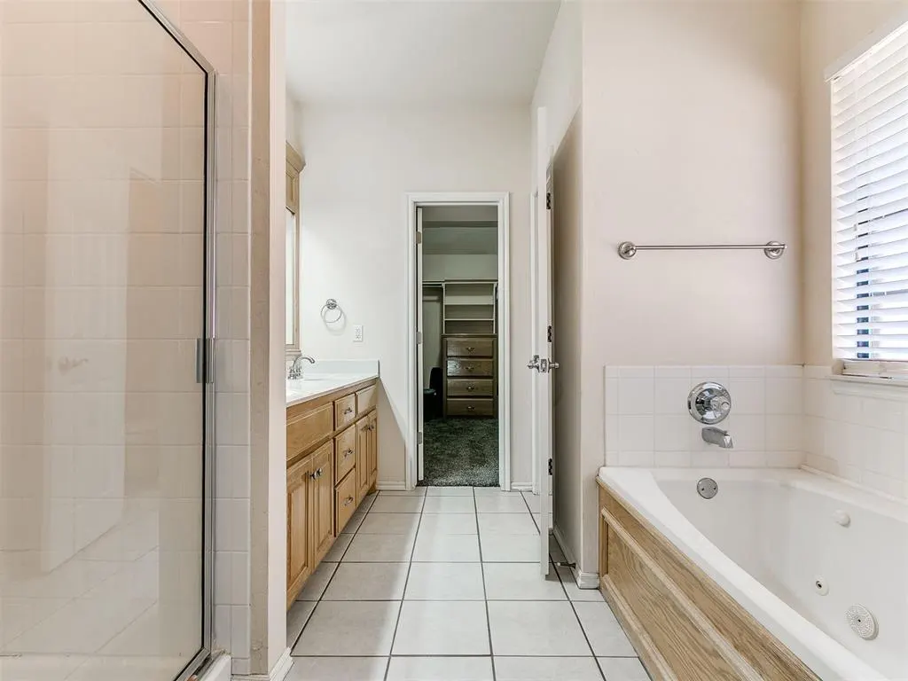 Photo 11 — 12524 SW 13th Street, Yukon, OK 73099
