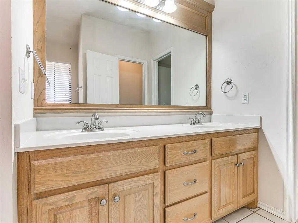 Photo 12 — 12524 SW 13th Street, Yukon, OK 73099