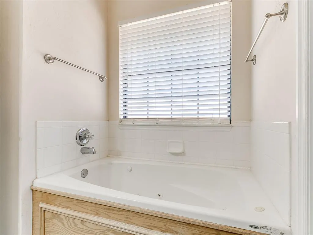 Photo 13 — 12524 SW 13th Street, Yukon, OK 73099
