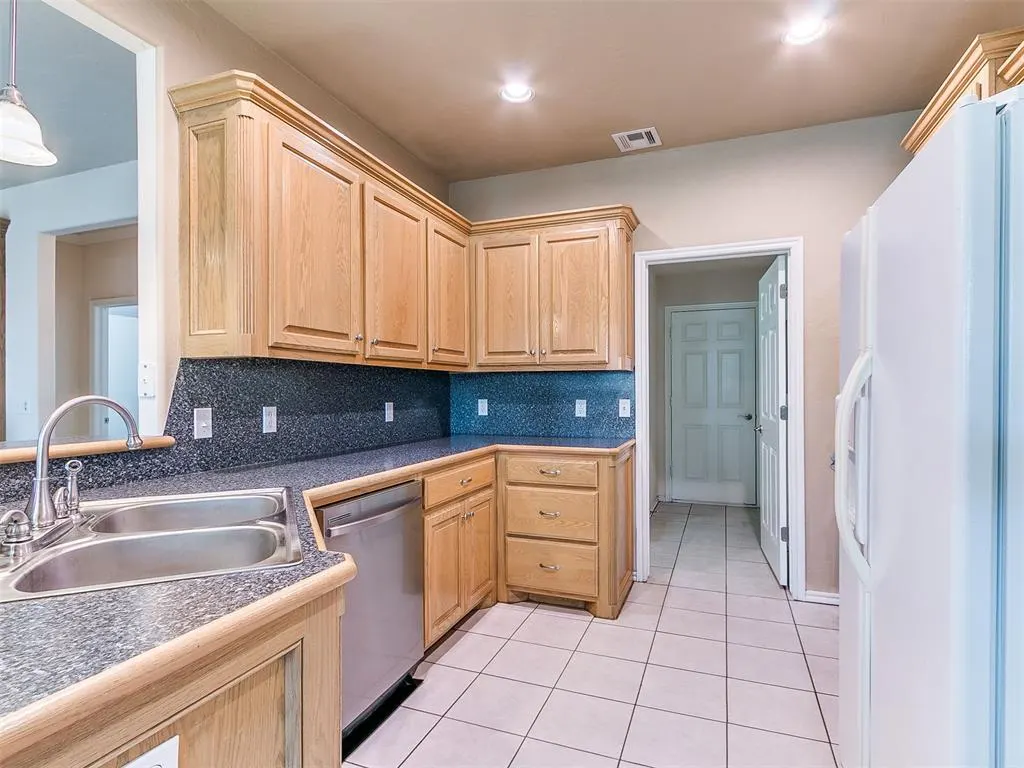 Photo 24 — 12524 SW 13th Street, Yukon, OK 73099