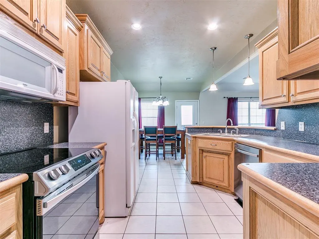 Photo 27 — 12524 SW 13th Street, Yukon, OK 73099