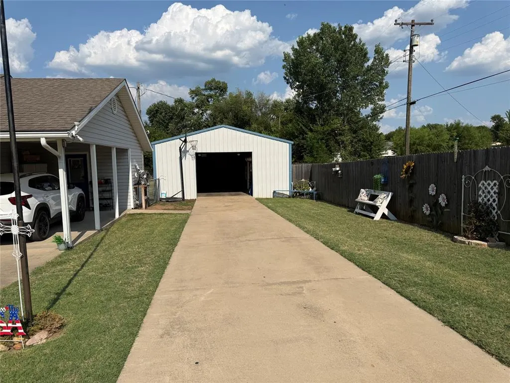 Photo 35 — 521 N Ballard Street, Maud, OK 74854