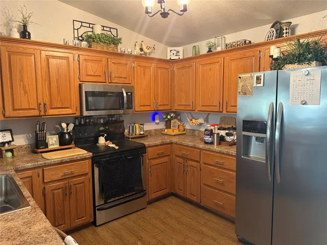 Photo 5 — 521 N Ballard Street, Maud, OK 74854