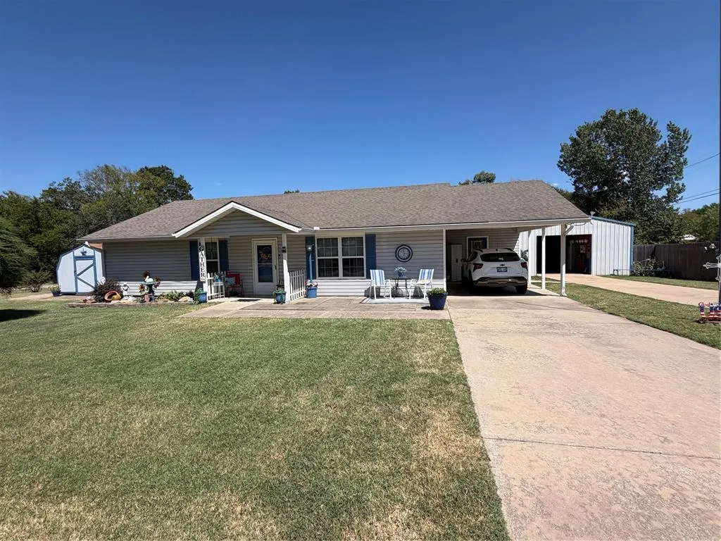 Front exterior — 521 N Ballard Street, Maud, OK 74854