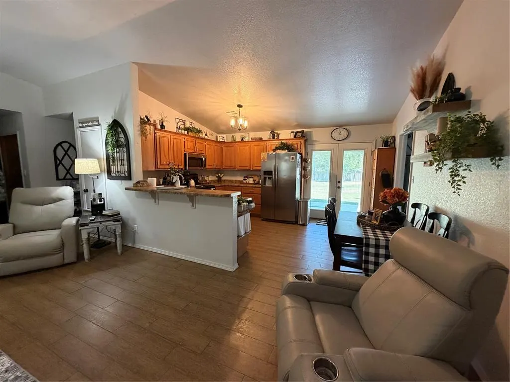Photo 4 — 521 N Ballard Street, Maud, OK 74854