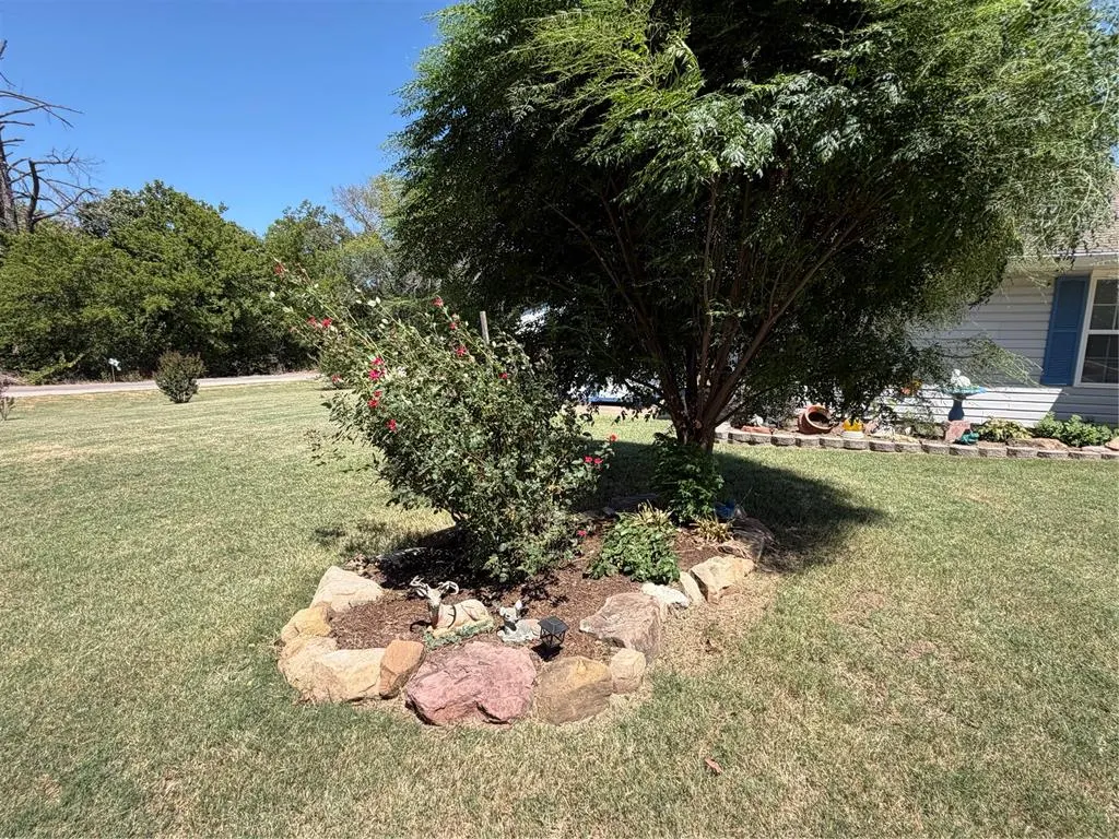 Photo 41 — 521 N Ballard Street, Maud, OK 74854
