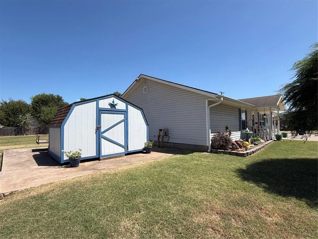 Photo 36 — 521 N Ballard Street, Maud, OK 74854