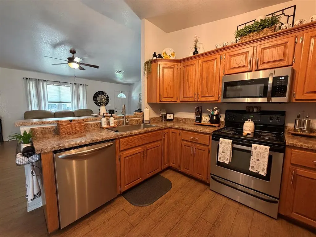 Photo 6 — 521 N Ballard Street, Maud, OK 74854