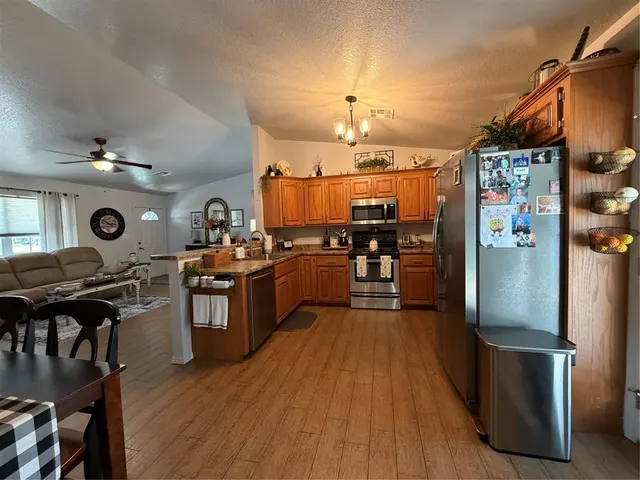 Photo 8 — 521 N Ballard Street, Maud, OK 74854