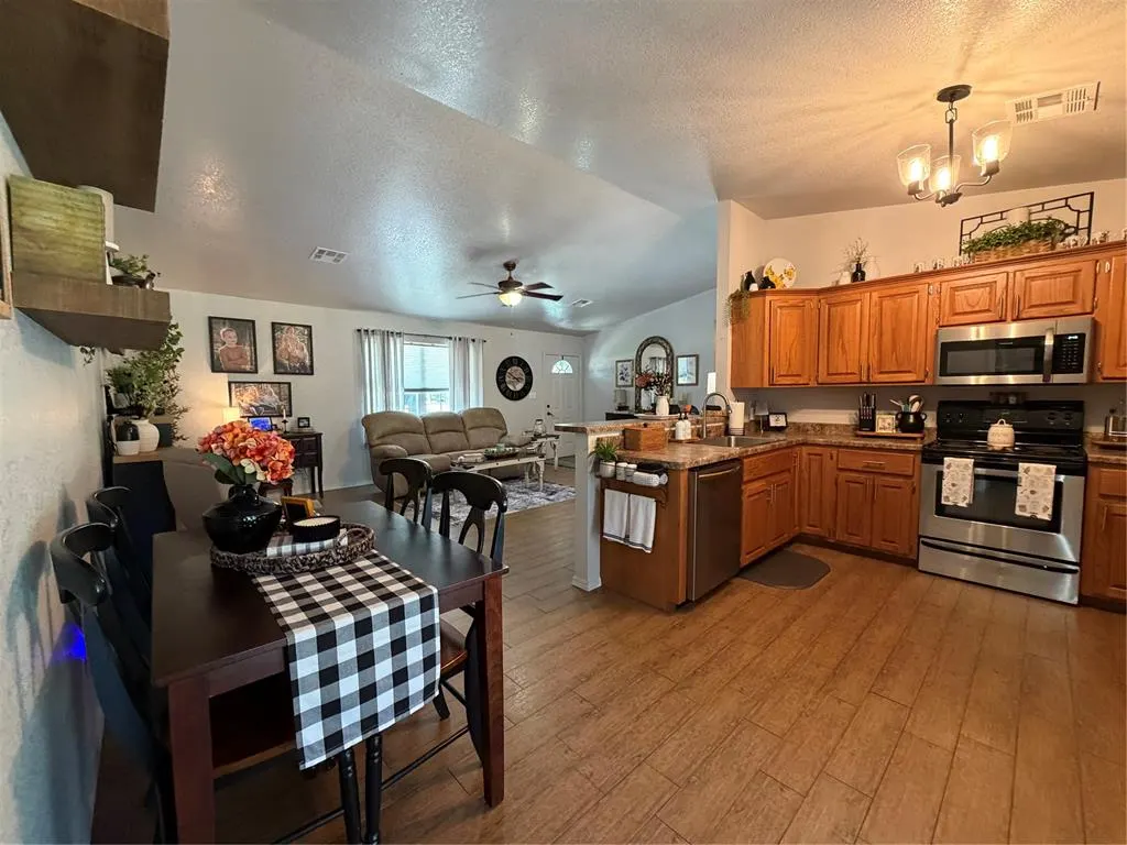 Photo 9 — 521 N Ballard Street, Maud, OK 74854