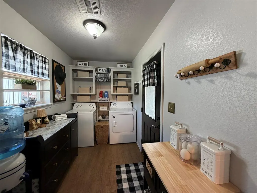 Photo 10 — 521 N Ballard Street, Maud, OK 74854