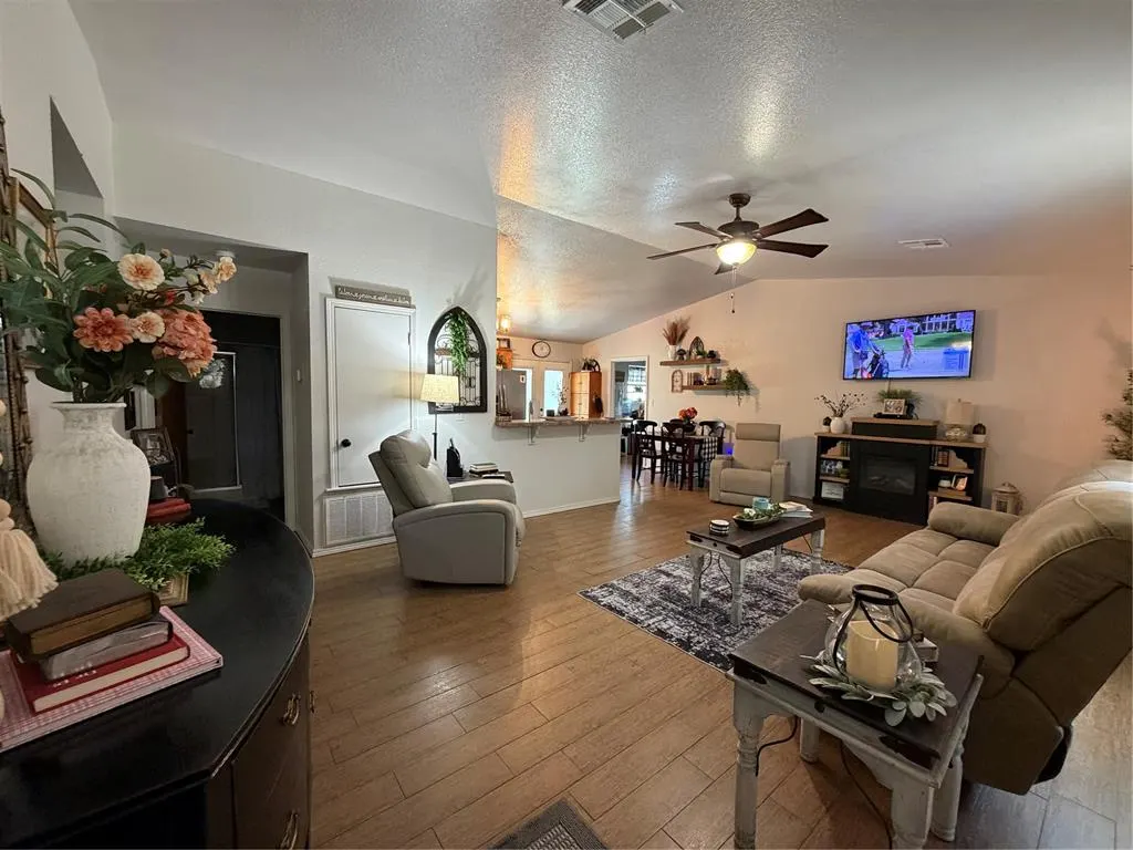 Photo 12 — 521 N Ballard Street, Maud, OK 74854