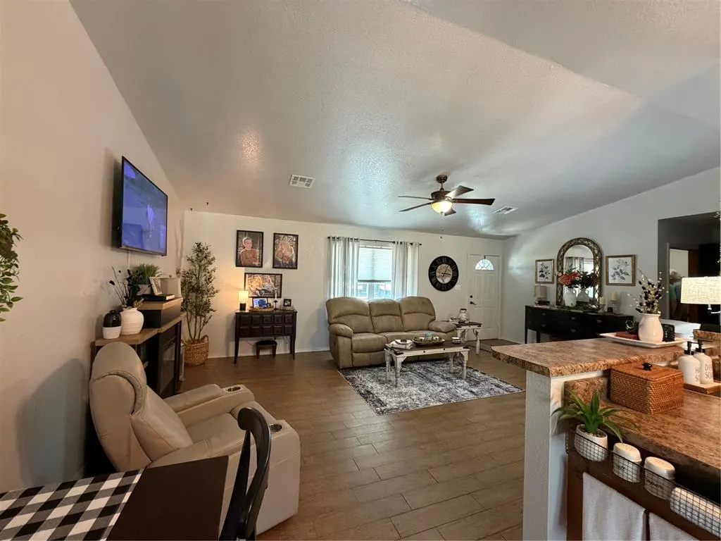 Photo 14 — 521 N Ballard Street, Maud, OK 74854