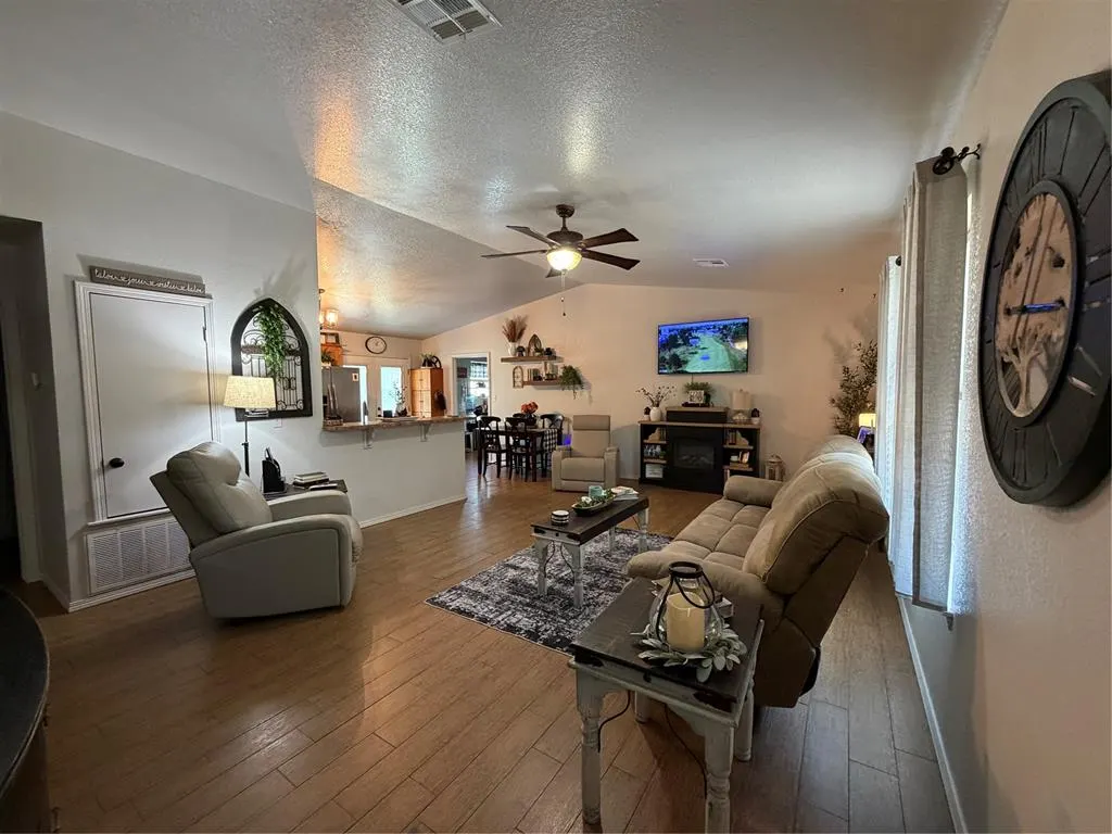 Photo 15 — 521 N Ballard Street, Maud, OK 74854