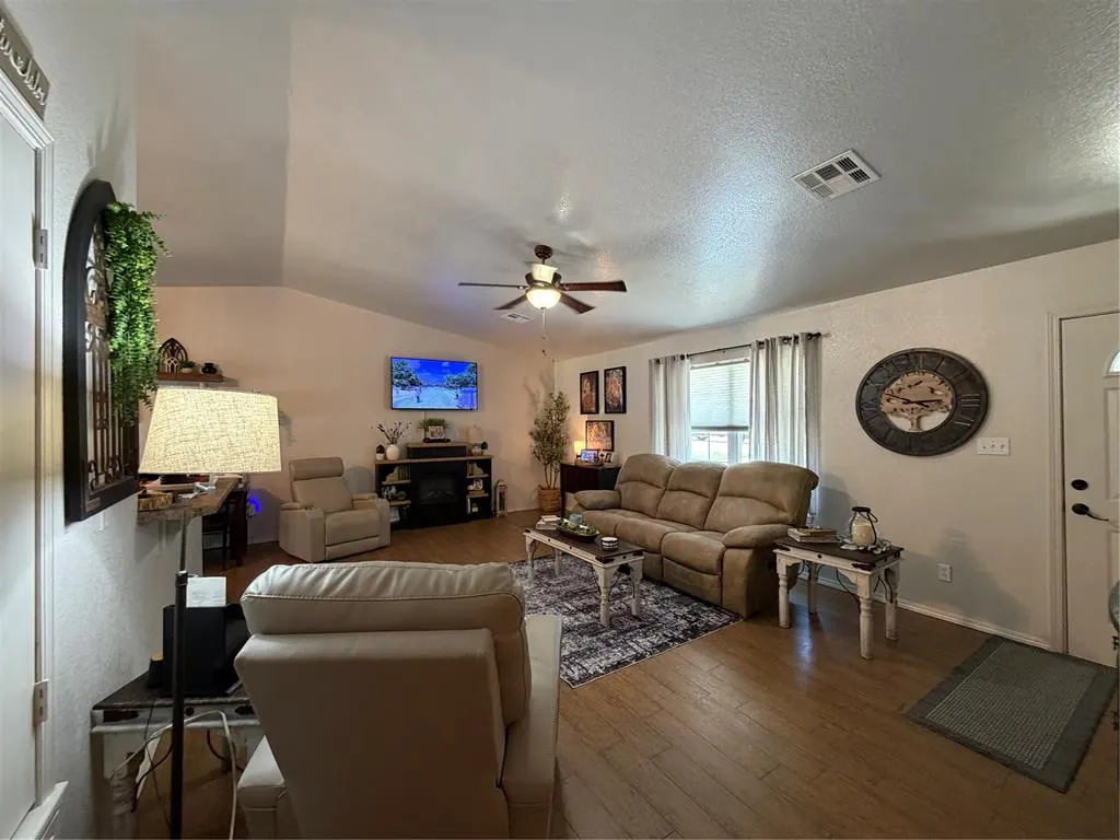 Photo 13 — 521 N Ballard Street, Maud, OK 74854