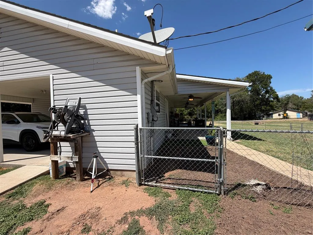 Photo 30 — 521 N Ballard Street, Maud, OK 74854