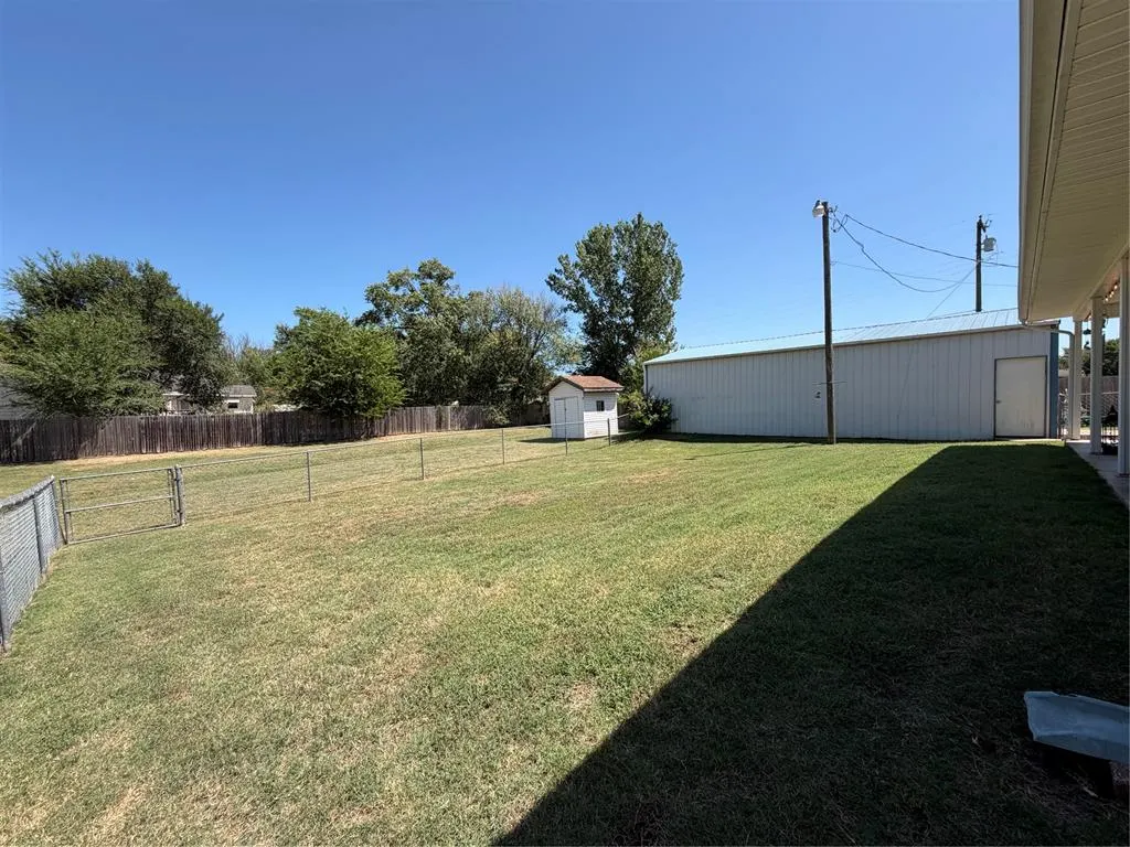 Photo 38 — 521 N Ballard Street, Maud, OK 74854