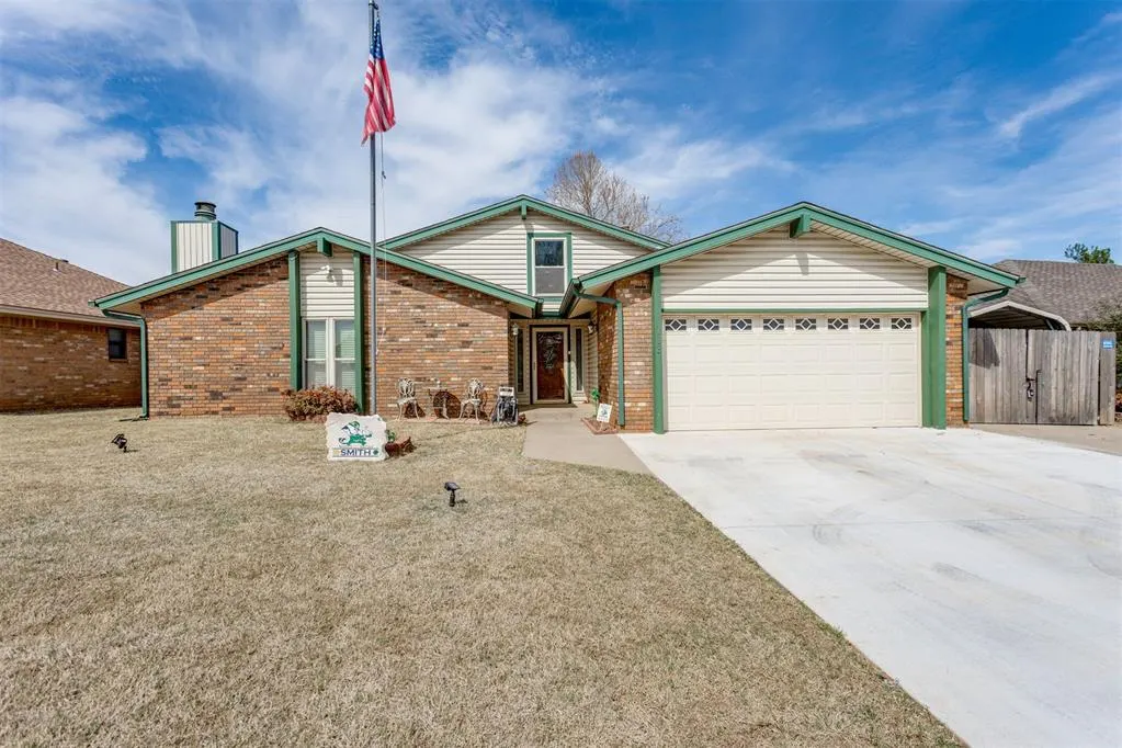 Front exterior — 113 E Snowmass Drive, Yukon, OK 73099