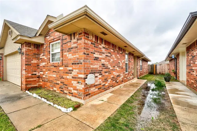 Photo 2 — 12324 SW 5th Street, Yukon, OK 73099